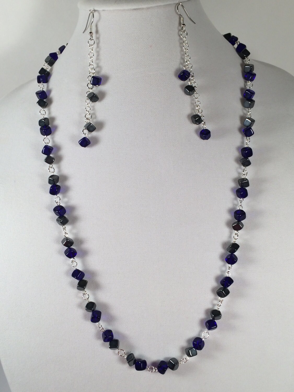 Kobaltblau Und Graphit Metallic Halskette Ohrringe Kobaltblau Und Graphit Metallic Halskette Ohrringe von HiddenFacetsJewelry