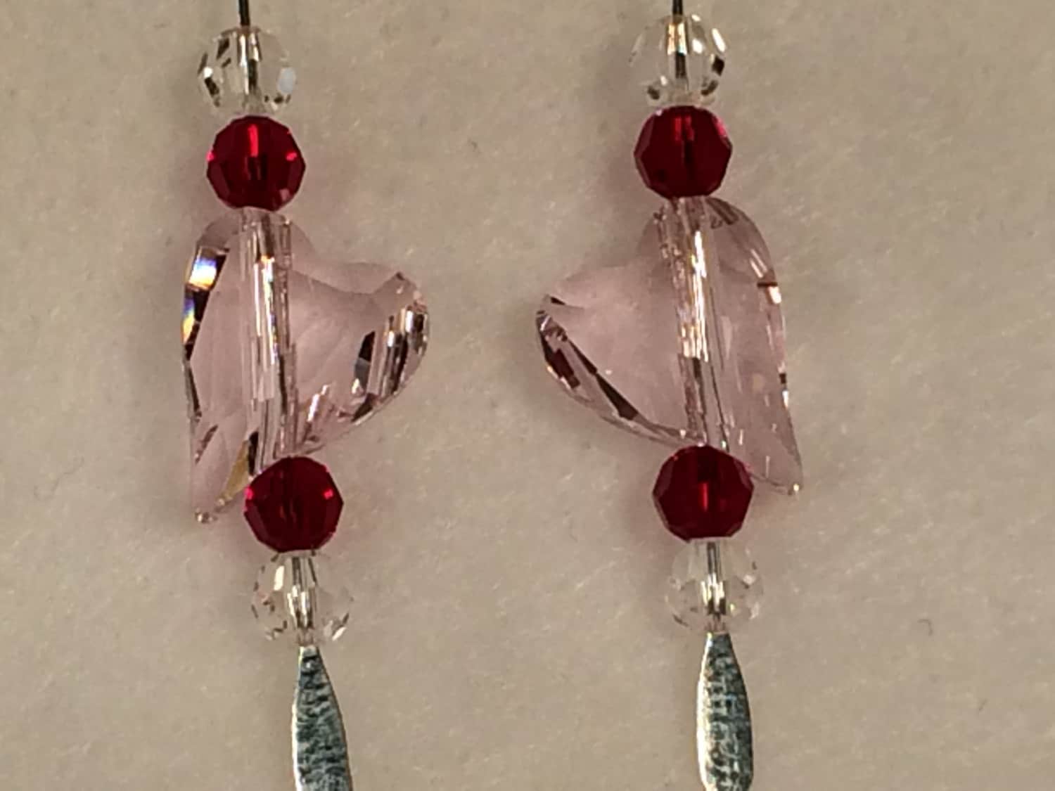 Kristall Herz Ohrringe in Rosaline Und Siam Rot Kristall Herz Ohrringe in Rosaline Und Siam Rot von HiddenFacetsJewelry