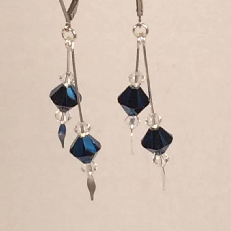 Kristall Metallic Blaue Tropfen Ohrringe Kristall Metallic Blaue Tropfen Ohrringe von HiddenFacetsJewelry