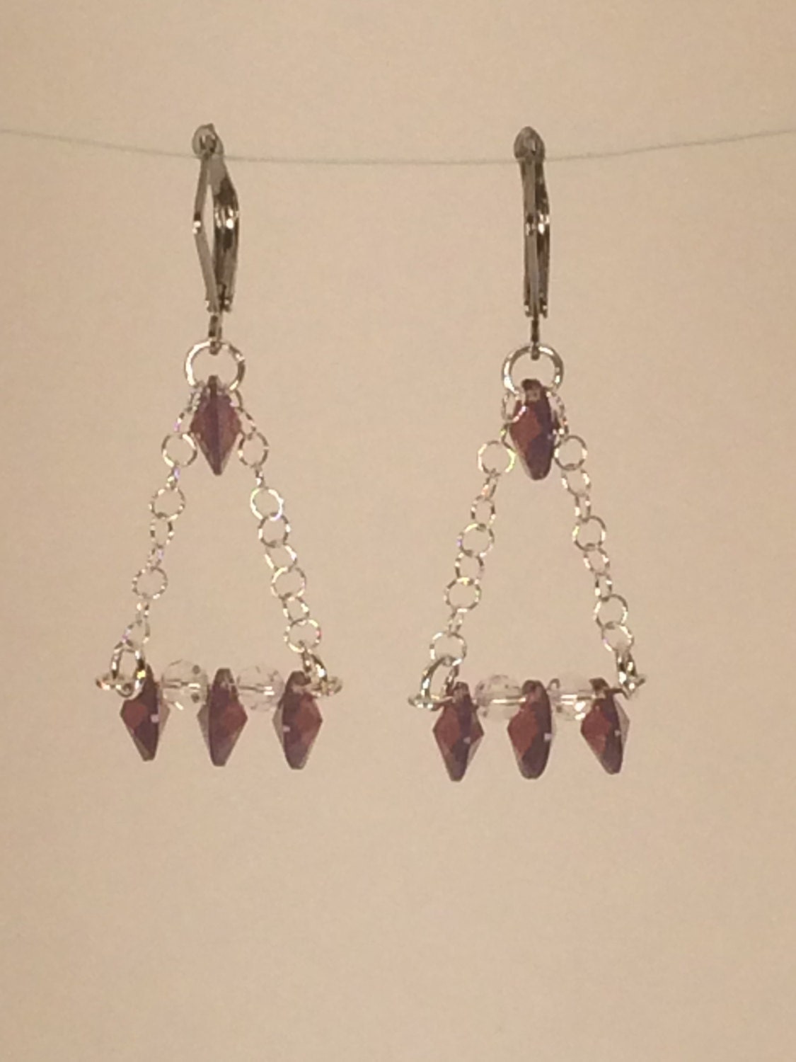Kristall Ohrringe in Cyclamen Opal Kristall Ohrringe in Cyclamen Opal von HiddenFacetsJewelry