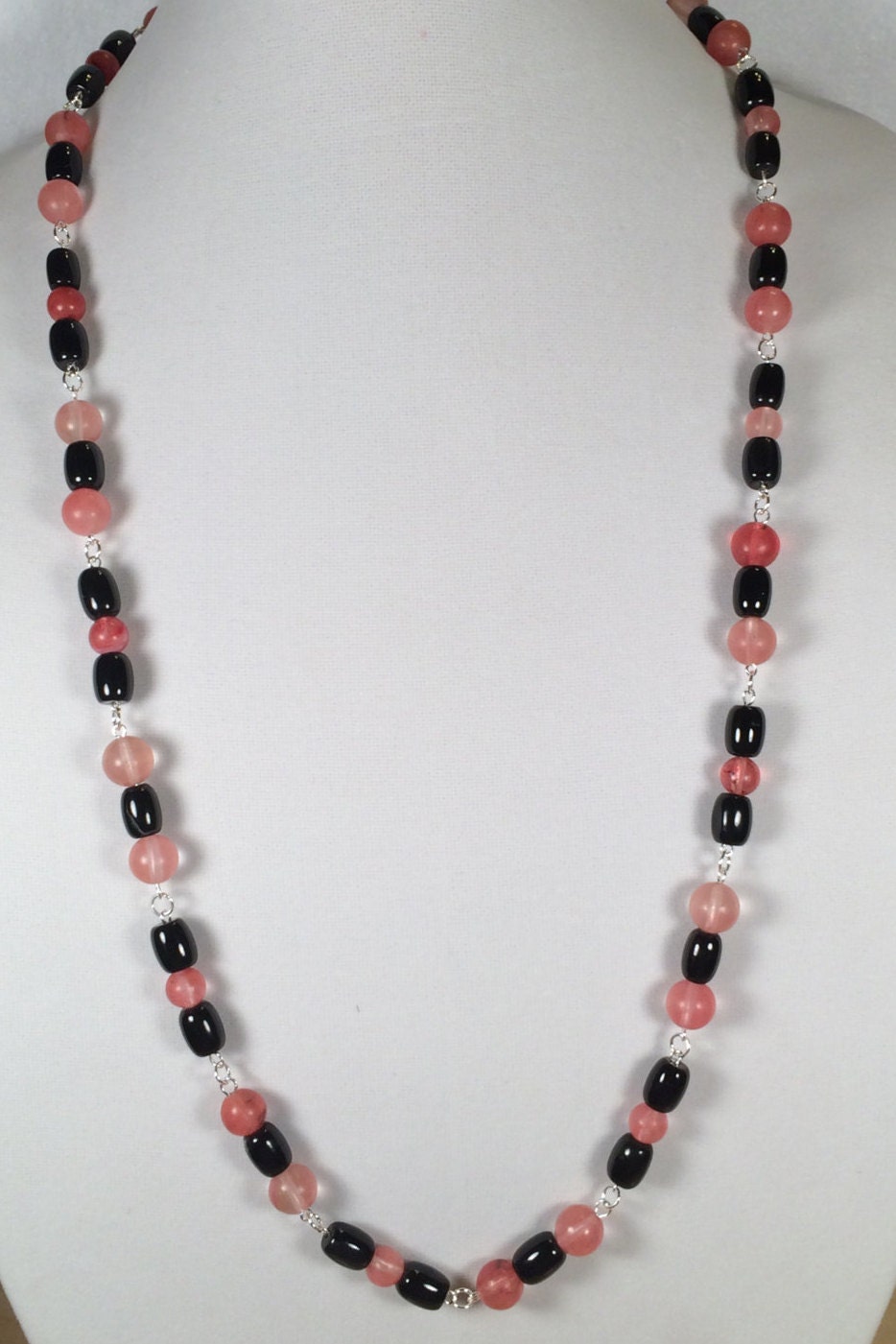 Rosa Und Schwarz Halskette Rosa Und Schwarz Halskette von HiddenFacetsJewelry
