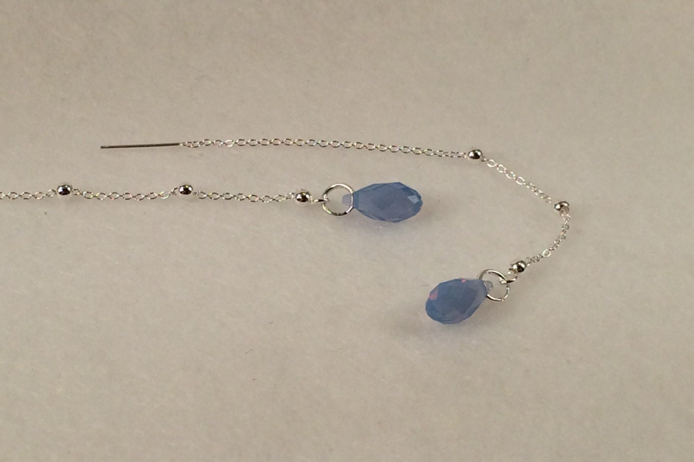 sterling Silber Ohrfäden Mit Mittelgroßen Kristall Briolettes in Air Blue Opal sterling Silber Ohrfäden Mit Mittelgroßen Kristall Briolettes in Air Blue Opal von HiddenFacetsJewelry