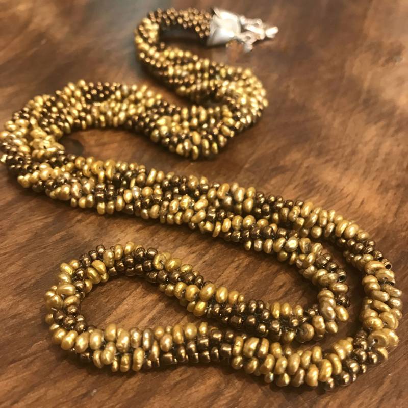 Gehäkelte Süßwasserperlenkette Gold Rocailles, Sterling Silber Verschluss von HiddenJewelSE