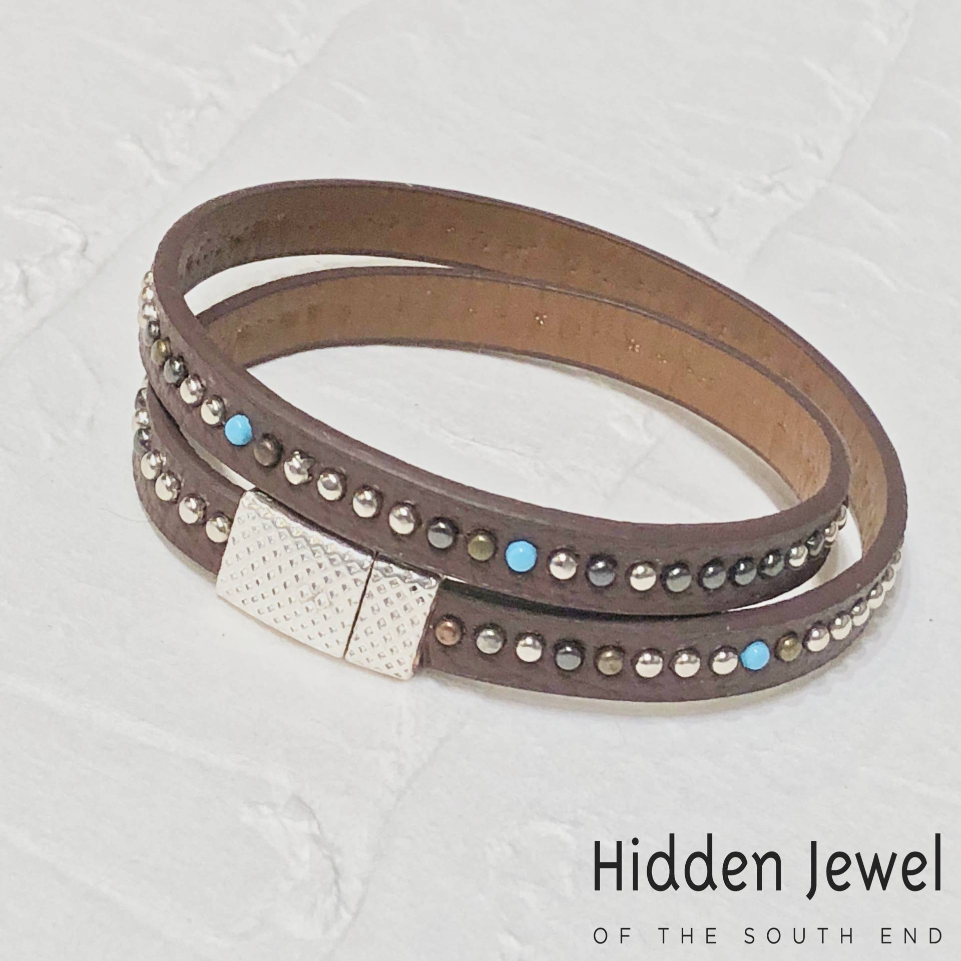 Hochwertiges 22 Mm Lederwickelarmband Mit Akzent in Türkis von HiddenJewelSE