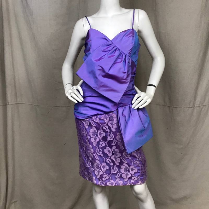 90Er Jahre Ballkleid Spitze Lila/Roberta Deadstock Vintage Party Kleid Schillernden Violett Lavendel von HiddenRiverFindsCo
