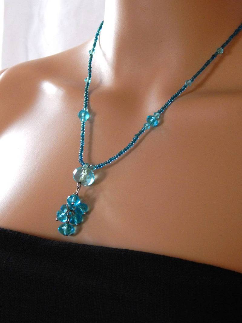 Blaue Kristall Halskette, Cluster Quaste Lariat Y-Kette, Blauer Schmuck Blaue Kristall Halskette, Cluster Quaste Lariat Y-Kette, Blauer Schmuck von HiddenStairwayFinds