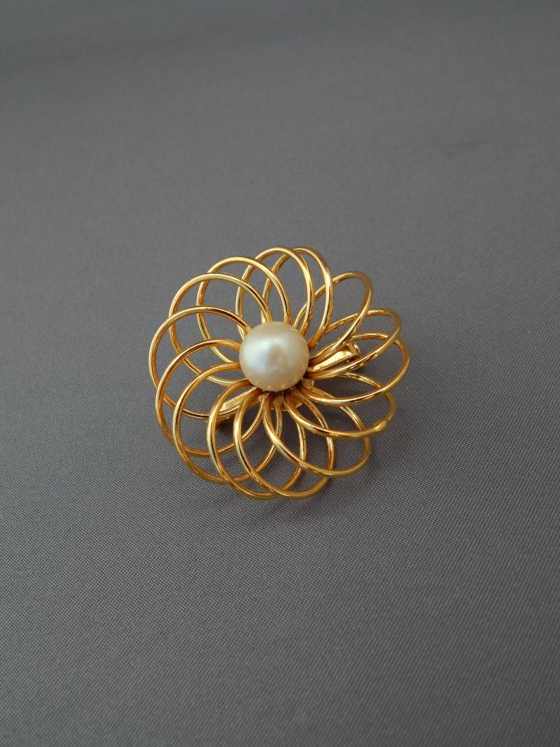 Blume Anstecknadel Gold Ton Faux Perle, Anstecknadel, Wunderliche Brosche, Mitte Des Jahrhunderts Modernen Schmuck Blume Anstecknadel Gold Ton Faux Perle, Anstecknadel, Wunderliche Brosche, Mitte Des Jahrhunderts Modernen Schmuck von HiddenStairwayFinds