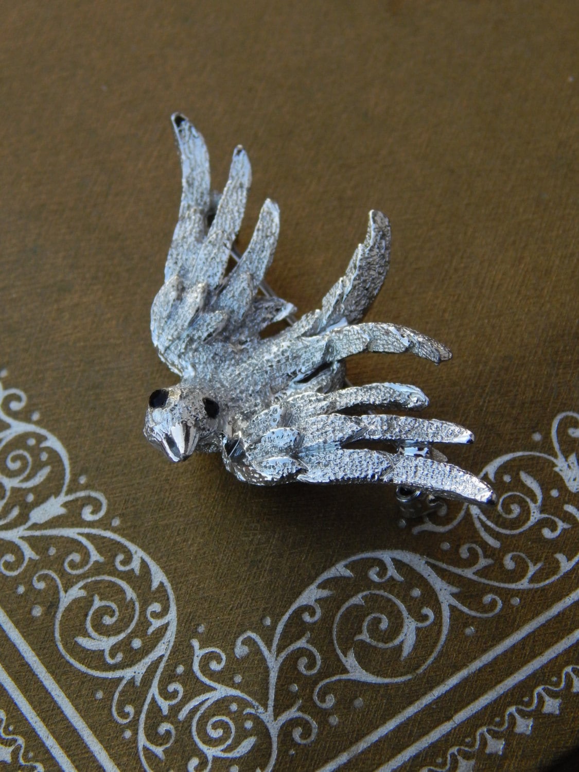 Dodds Vogel Pin Signiert 11 W 30 St. Inc, Fliegender Pin, Silberfarbener Strass Schwalbe Liebhaber Geschenk von HiddenStairwayFinds