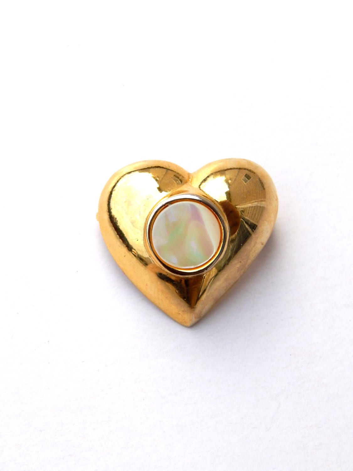 Gold Herz Pin, Vintage Geschwollene Brosche Gold Tone Perlmutt von HiddenStairwayFinds