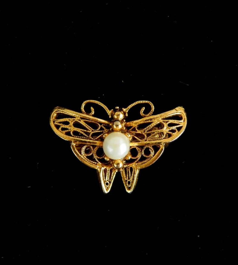 Gold Motte Pin Schmetterling Pin, Vintage Brosche Ton Filigrane Faux Perle, Mid Century Schmuck Gold Motte Pin Schmetterling Pin, Vintage Brosche Ton Filigrane Faux Perle, Mid Century Schmuck von HiddenStairwayFinds