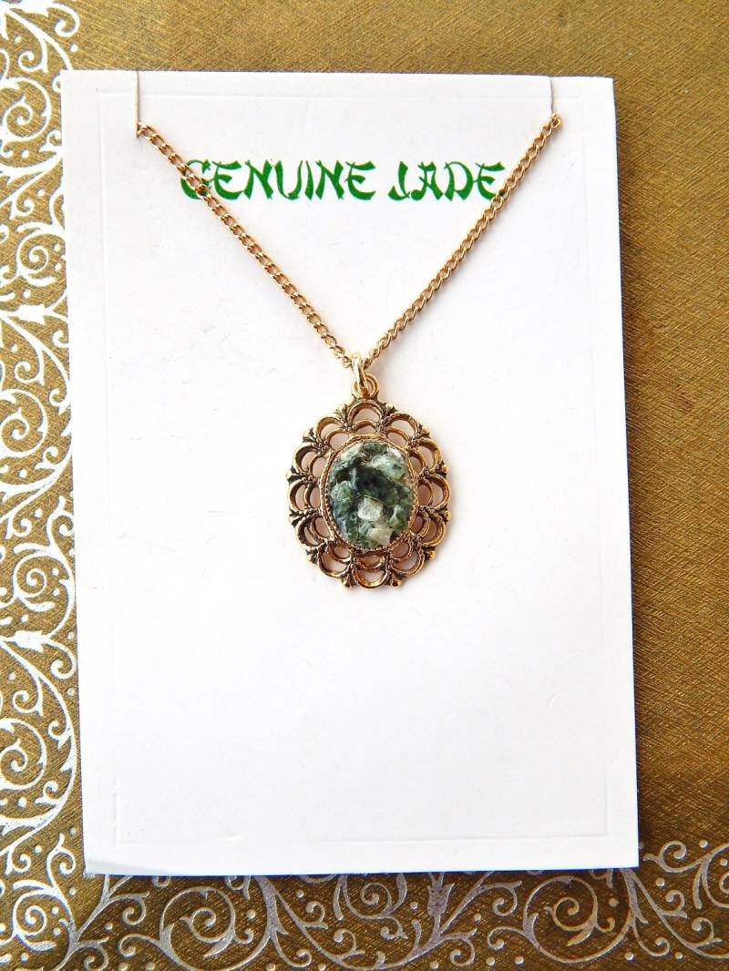 Jade Anhänger Halskette An Original Karte Unbenutzt, Nos Gold Tone Mit Chip Filigree Nachlassschmuck Jade Anhänger Halskette An Original Karte Unbenutzt, Nos Gold Tone Mit Chip Filigree Nachlassschmuck von HiddenStairwayFinds
