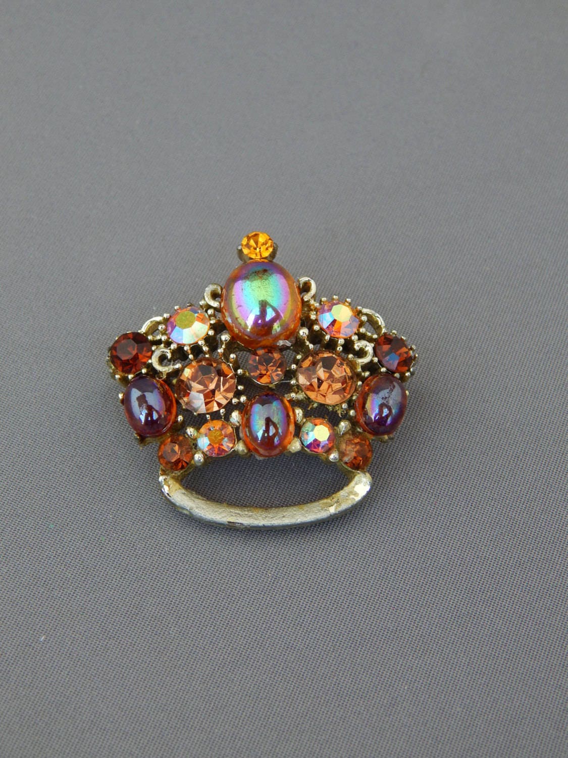 Lisner Krone, Irisierende Faux Fiery Topaz Strass Brosche, Lisner Anstecknadel, Mid Century Schmuck, Nachlass Schmuck von HiddenStairwayFinds