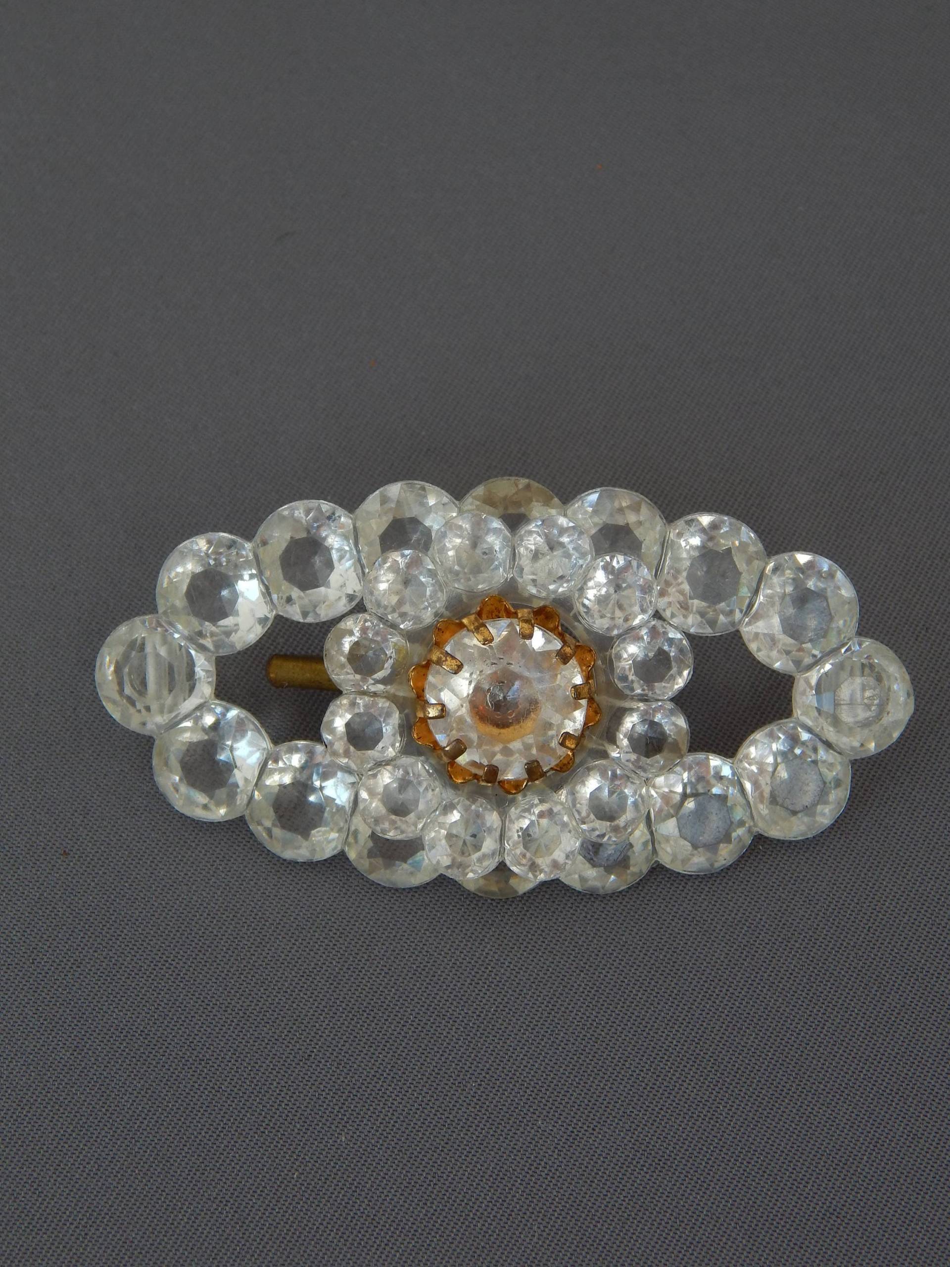 Lucite Strass Anstecknadel Art Deco Stil, Vintage Kunststoff Kragen Brosche von HiddenStairwayFinds