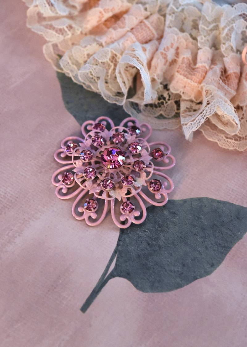 Rosa Emaille Pin, Strass Blumen Rosa Brosche, Metall Pin Emaille, Brautstrauß Nachlass Schmuck Rosa Emaille Pin, Strass Blumen Rosa Brosche, Metall Pin Emaille, Brautstrauß Nachlass Schmuck von HiddenStairwayFinds