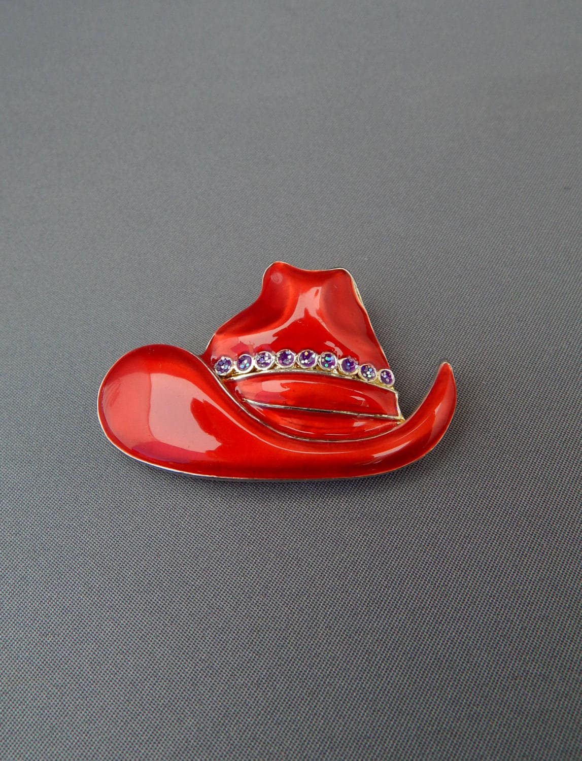 Roter Hut Anstecker, Red Hat Society Rot Und Lila Emaille Anstecknadel von HiddenStairwayFinds