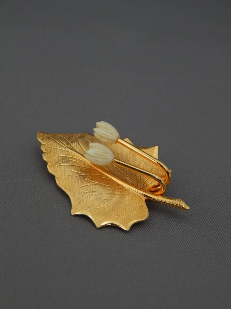 Seerosen Pin, Zelluloid Brosche, 1940Er Jahre, Geschnitzte Blume Brosche Seerosen Pin, Zelluloid Brosche, 1940Er Jahre, Geschnitzte Blume Brosche von HiddenStairwayFinds