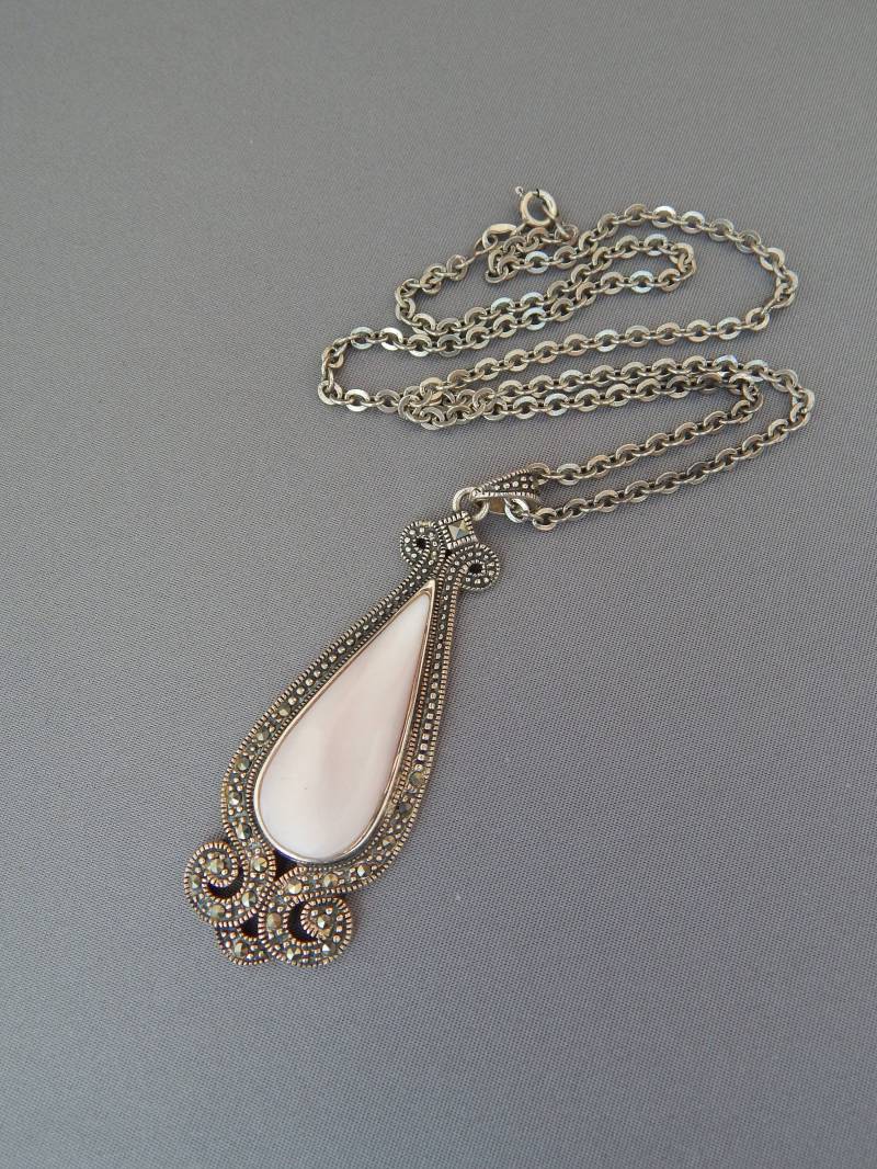 Silberkette Perlmutt Markasit Anhänger An Sterling Silber Kette, Vintage, Geschenk Für Mama Silberkette Perlmutt Markasit Anhänger An Sterling Silber Kette, Vintage, Geschenk Für Mama von HiddenStairwayFinds