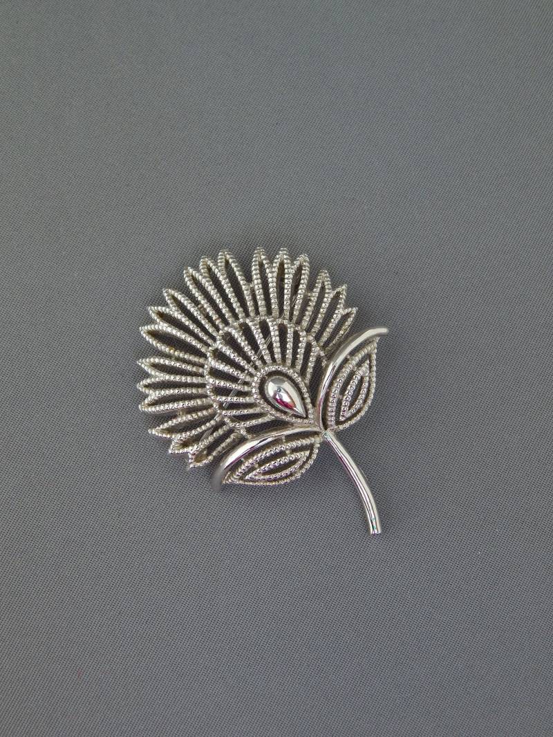 Trifari Blumen Pin, Silber Brosche, Mid Century Modern Pin Filigrane Blumenbrosche Ton Abstrakte Whimsical Trifari Blumen Pin, Silber Brosche, Mid Century Modern Pin Filigrane Blumenbrosche Ton Abstrakte Whimsical von HiddenStairwayFinds