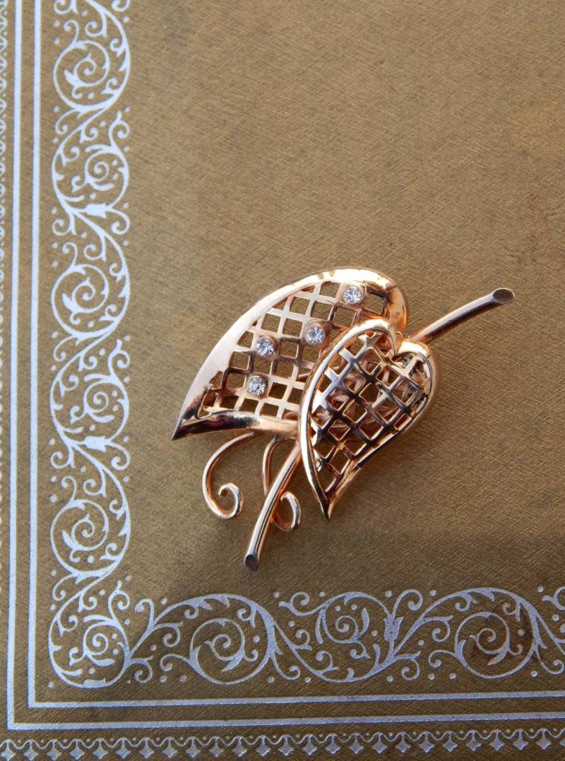 Vintage Gold Ton Blatt Tulip Strass Anstecknadel, Mid Century Wunderliche Brosche Strass, Durchbrochene Nachlass Schmuck Vintage Gold Ton Blatt Tulip Strass Anstecknadel, Mid Century Wunderliche Brosche Strass, Durchbrochene Nachlass Schmuck von HiddenStairwayFinds