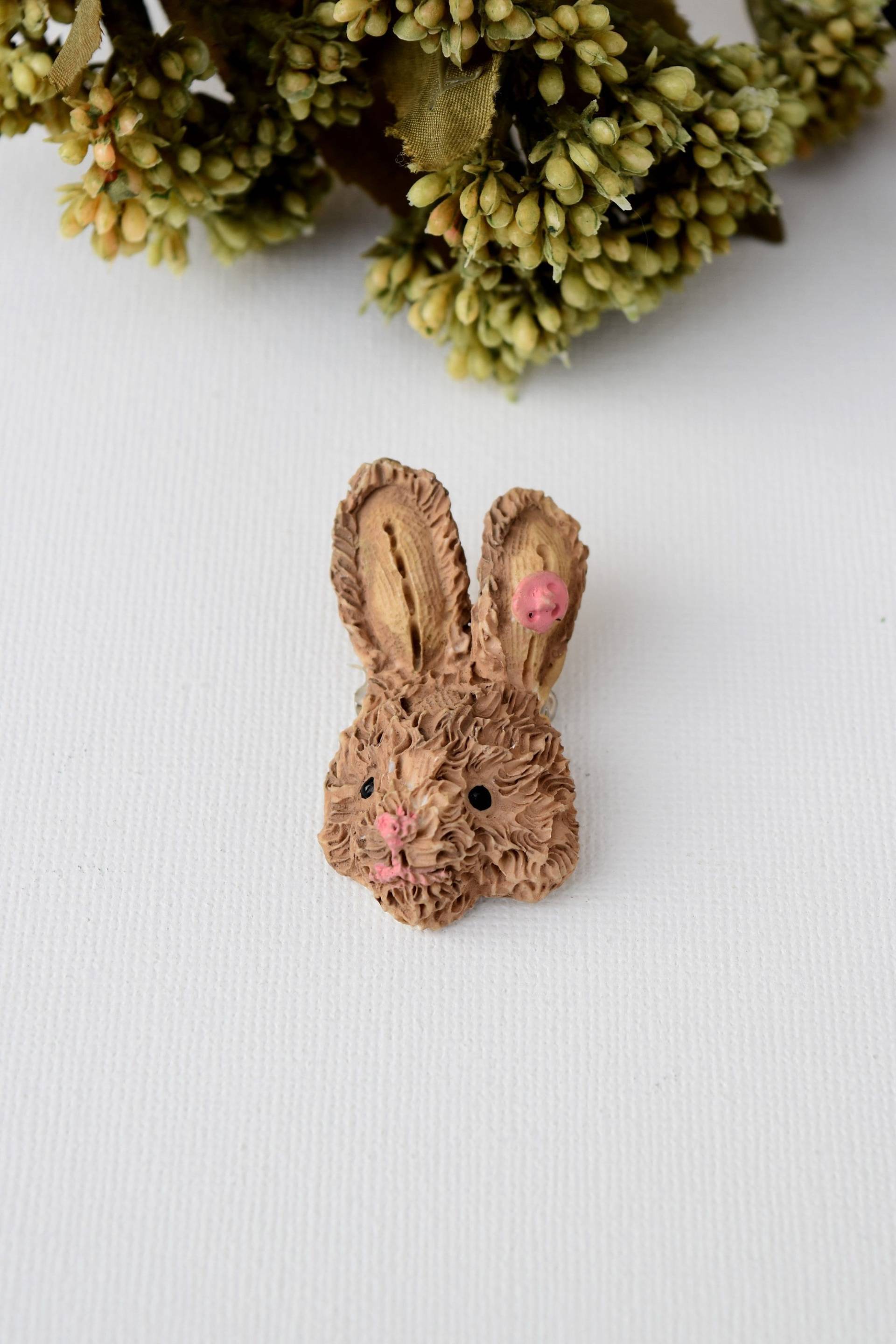 Vintage Osterhase Pin Peter Kaninchen Beatrix Potter Stil, Braunem Hase Pin, Neuheit Ostern Schmuck von HiddenStairwayFinds