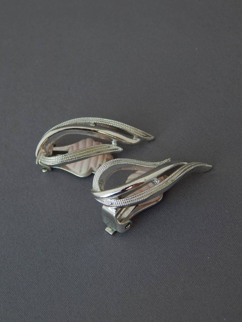 Vintage Sarah Coventry Ohrclips Atemberaubende 1958 Buch Stück, Elegante Silber Ton Clip-Ons Cov, Sammler Nachlass Schmuck Vintage Sarah Coventry Ohrclips Atemberaubende 1958 Buch Stück, Elegante Silber Ton Clip-Ons Cov, Sammler Nachlass Schmuck von HiddenStairwayFinds