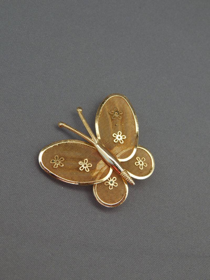Vintage Schmetterling Pin Anhänger, Gold Ton Mesh Zarte Anhänger Brosche, Sommer Schmuck Vintage Schmetterling Pin Anhänger, Gold Ton Mesh Zarte Anhänger Brosche, Sommer Schmuck von HiddenStairwayFinds