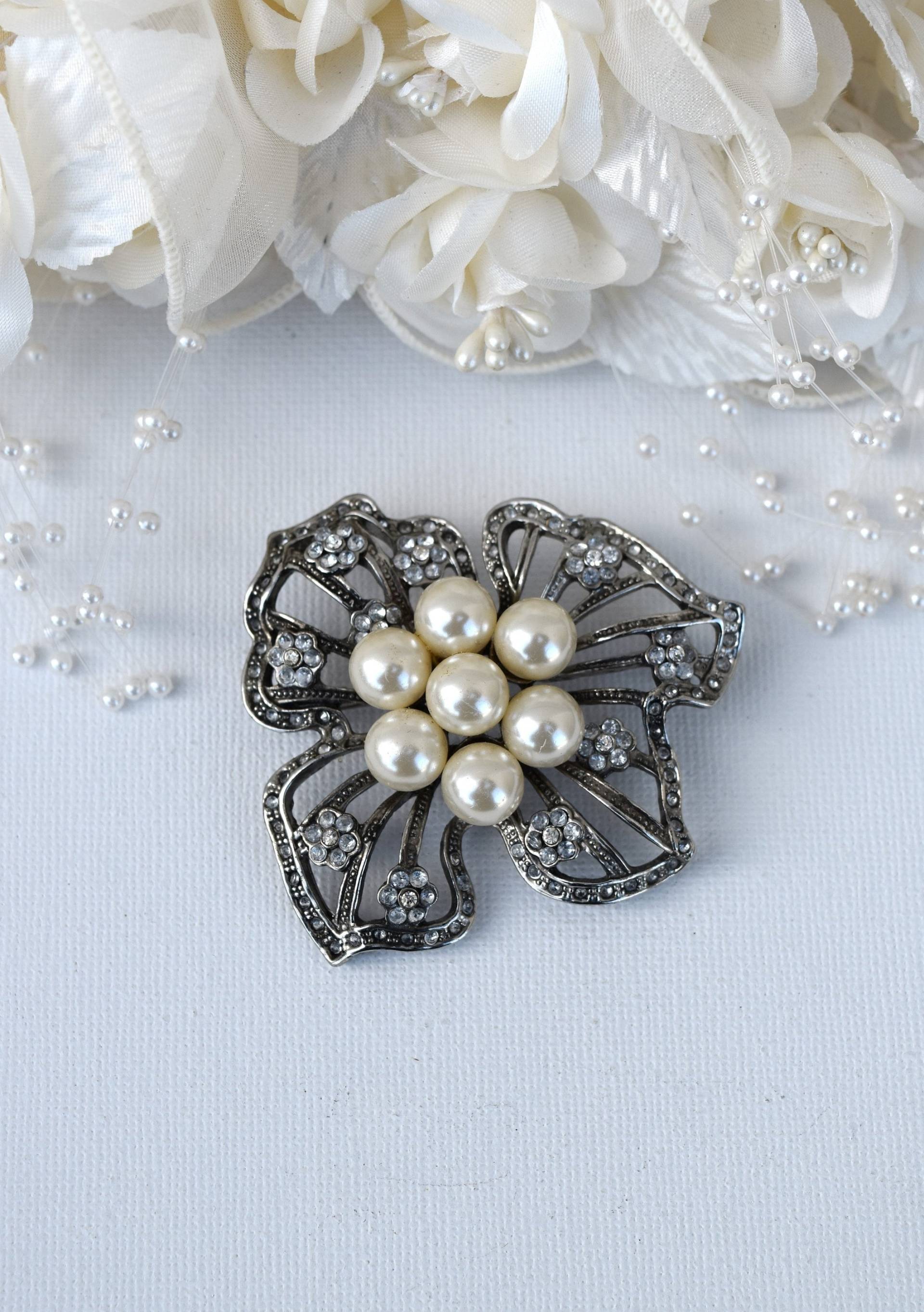 strass Perle Blume Pin, Große Blumen Brosche Faux Perlen Silberfarbenen Metall, Pin von HiddenStairwayFinds