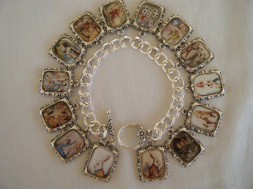 Alice Im Wunderland Verändert Art Bettelarmband Alice Im Wunderland Verändert Art Bettelarmband von HiddenValleyJewelry