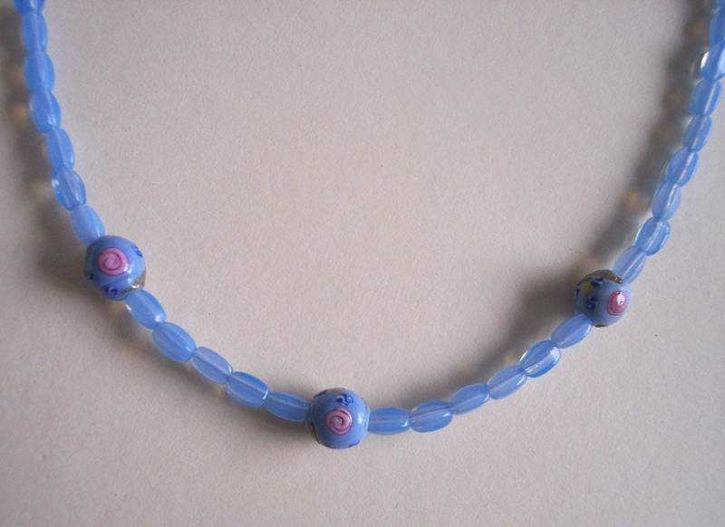 Opal Blaue Fiorato Hochzeitstorte Glasperlen-Halskette Sterlingsilber-Verschluss Opal Blaue Fiorato Hochzeitstorte Glasperlen-Halskette Sterlingsilber-Verschluss von Hiddenbear