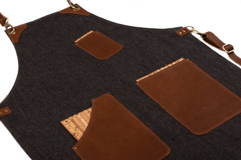 Jeansschürze Mit Wildleder & Korktaschen, Verstellbare Träger von HideWorkshop