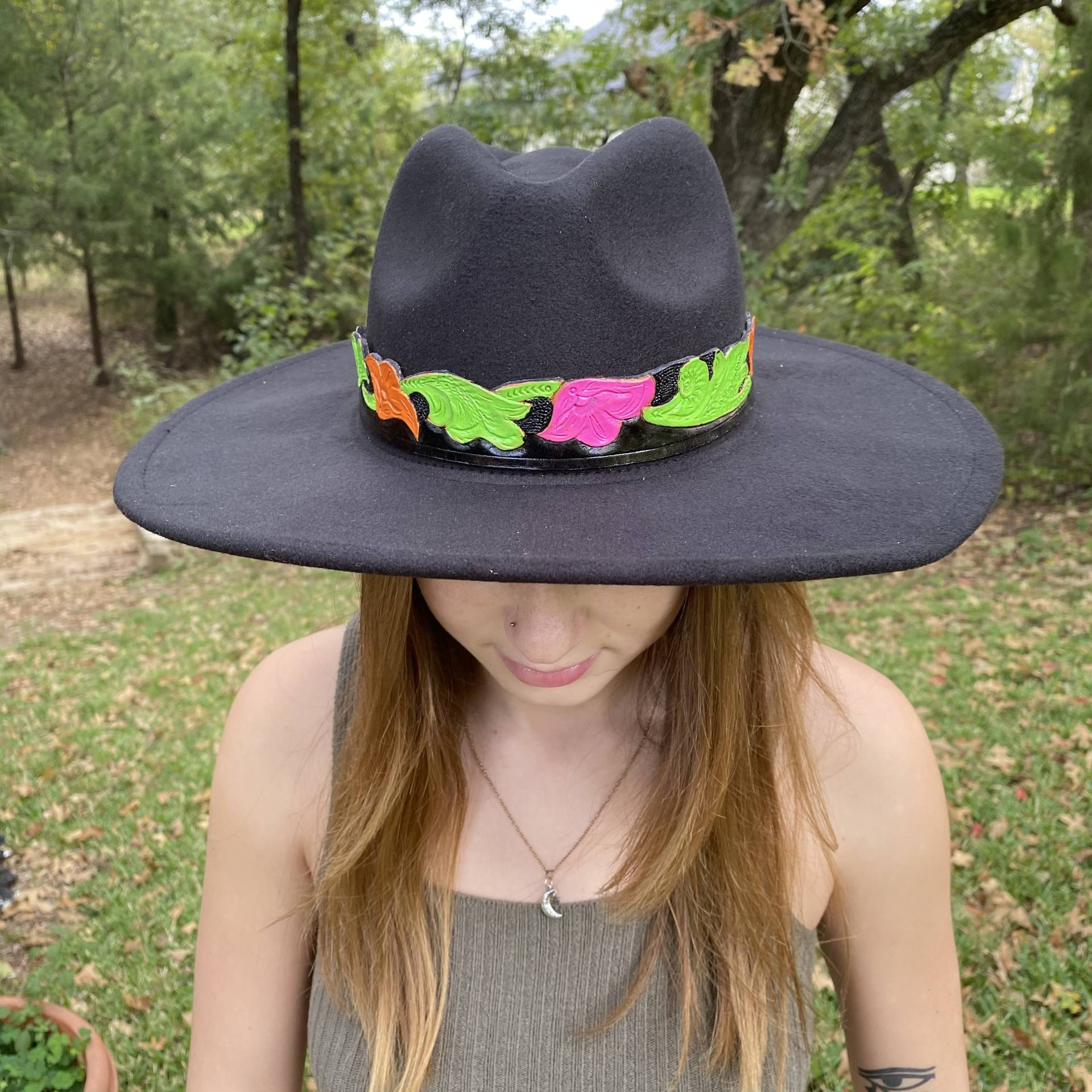 Fedora Black Filz, One A Kind Designer Hut, Handgefertigt Und Gebeizt, Made in Texas von Hidehideho