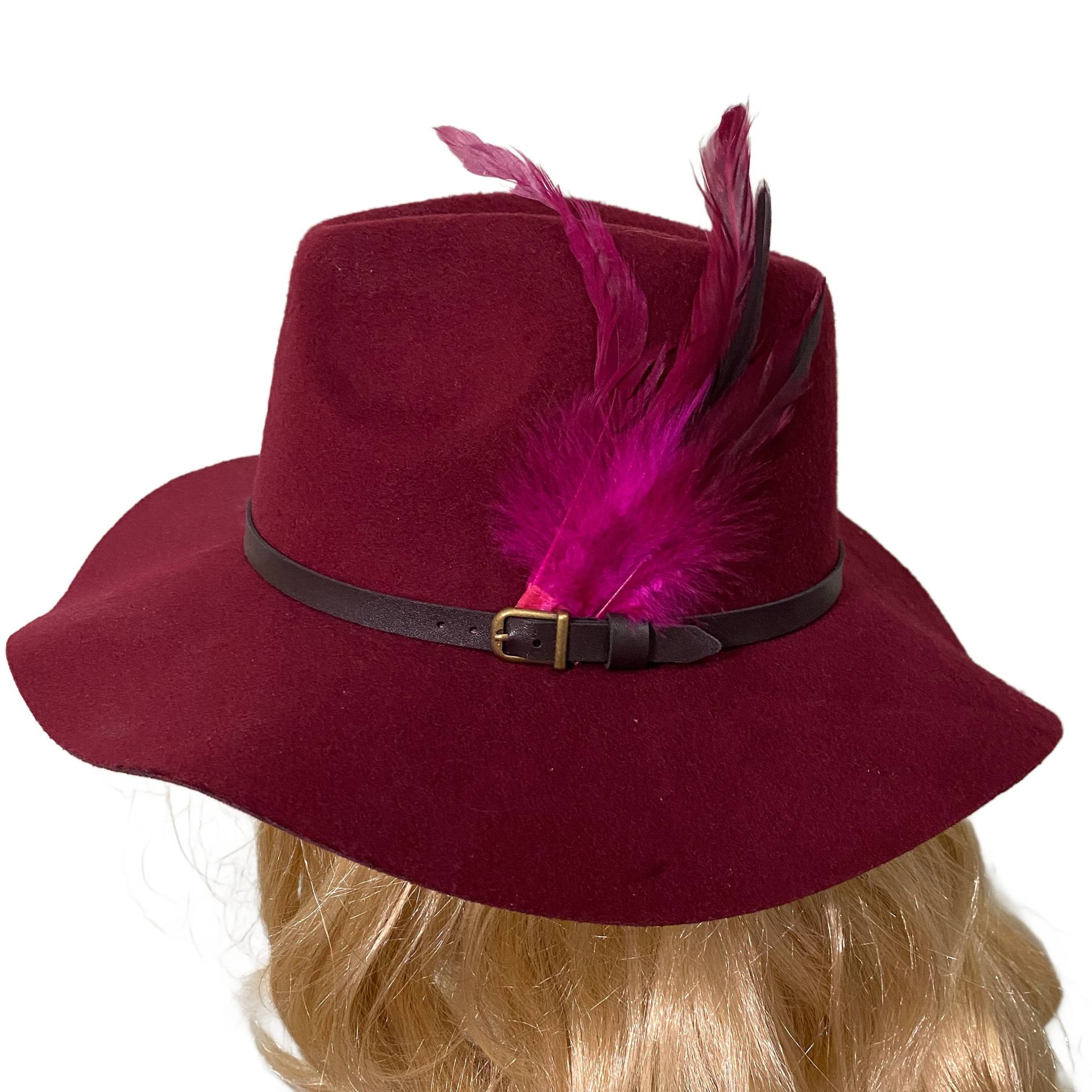 Filz Fedora Mit Breiter Krempe Und Einem Braunen Lederband Goldschnalle, Verziert Federn Filz Fedora Mit Breiter Krempe Und Einem Braunen Lederband Goldschnalle, Verziert Federn von Hidehideho