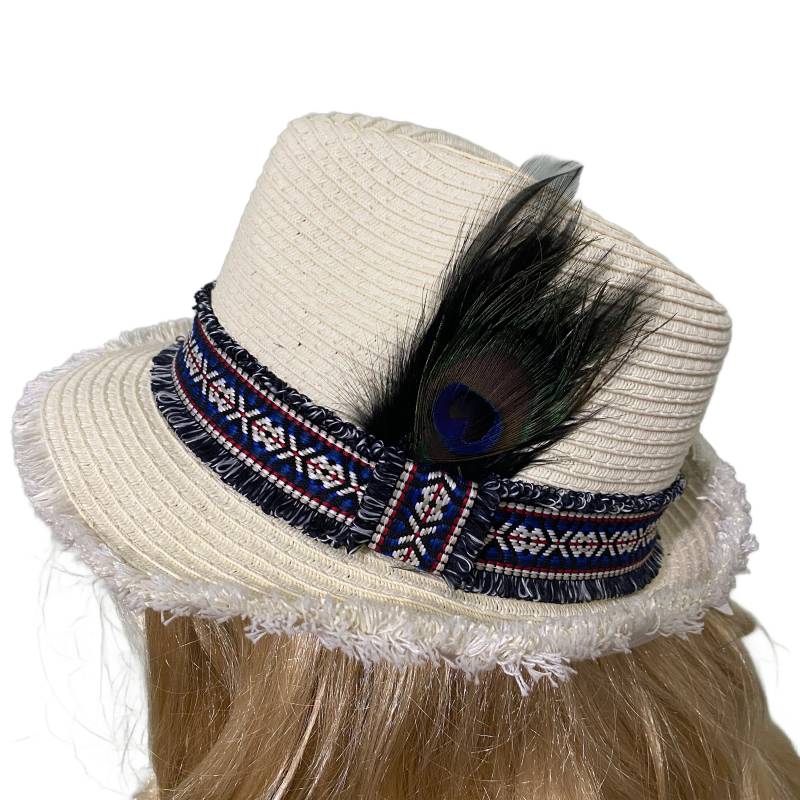 Off White Fedora Mit Fransen Krempe Und Roten, Weißen, Blauen Band Federn Verziert Off White Fedora Mit Fransen Krempe Und Roten, Weißen, Blauen Band Federn Verziert von Hidehideho