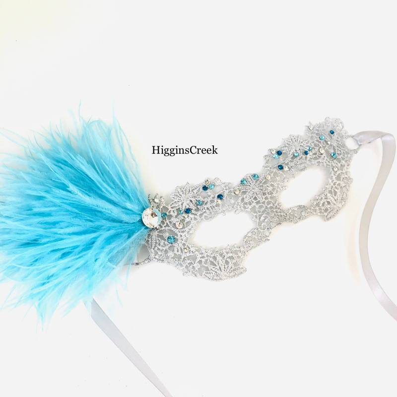 Aqua Blau Feder Silber Thema Maskerade Maske Frauen, Mädchen Masken, Masken Mit Federn Und Diamanten von HigginsCreek