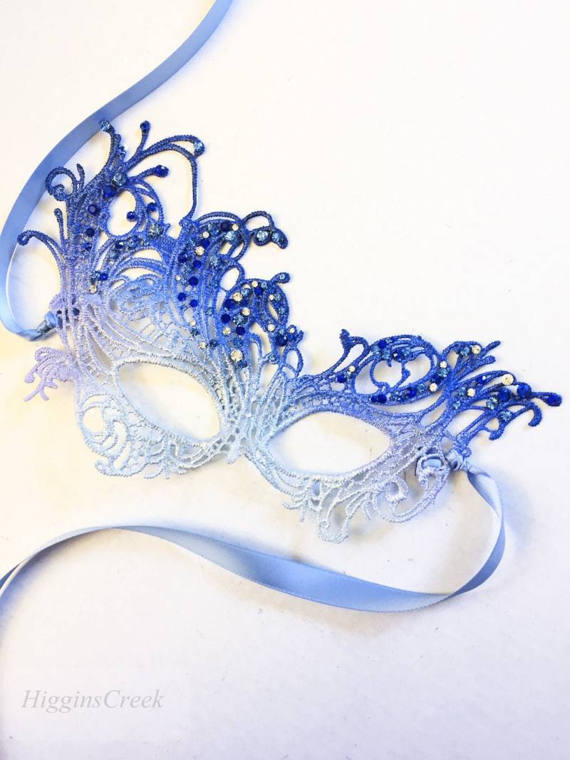 Blau Silber Spitze Masquerade Maske - Damen Spitzenmaske Mit Kristall Und Blauem Saphir von HigginsCreek