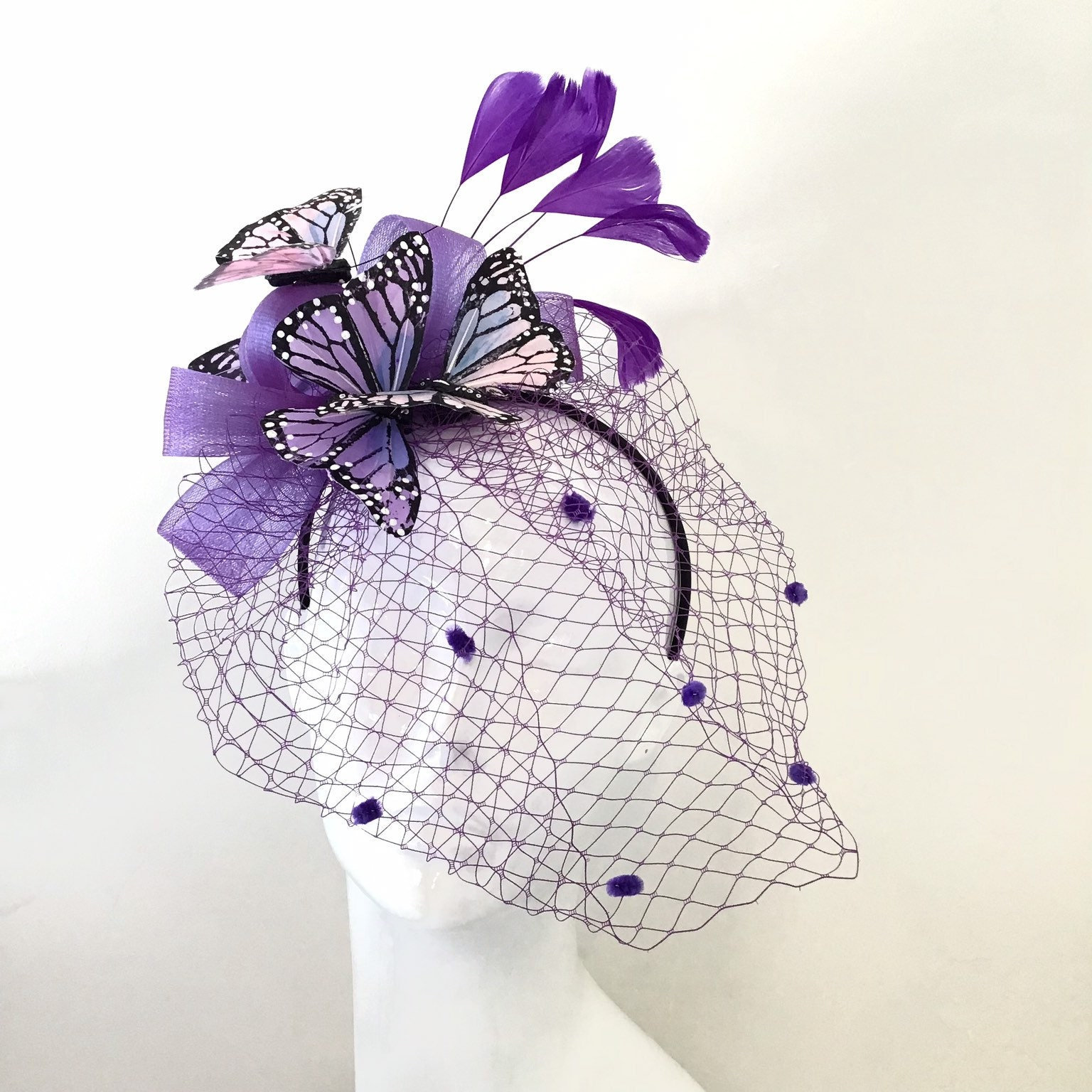 Lila Schmetterlinge Fascinator Kopfschmuck Schleier Federn Headpiece von HigginsCreek