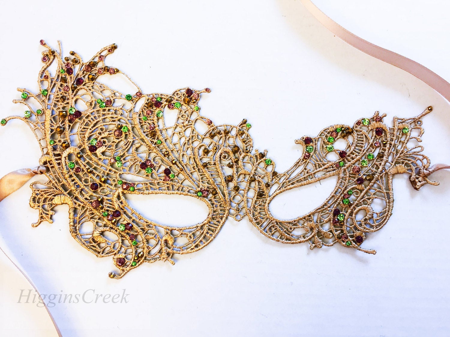 Multi Color Jeweled Maskerade Maske, Gold Lace Maske Mit Strasssteinen von HigginsCreek