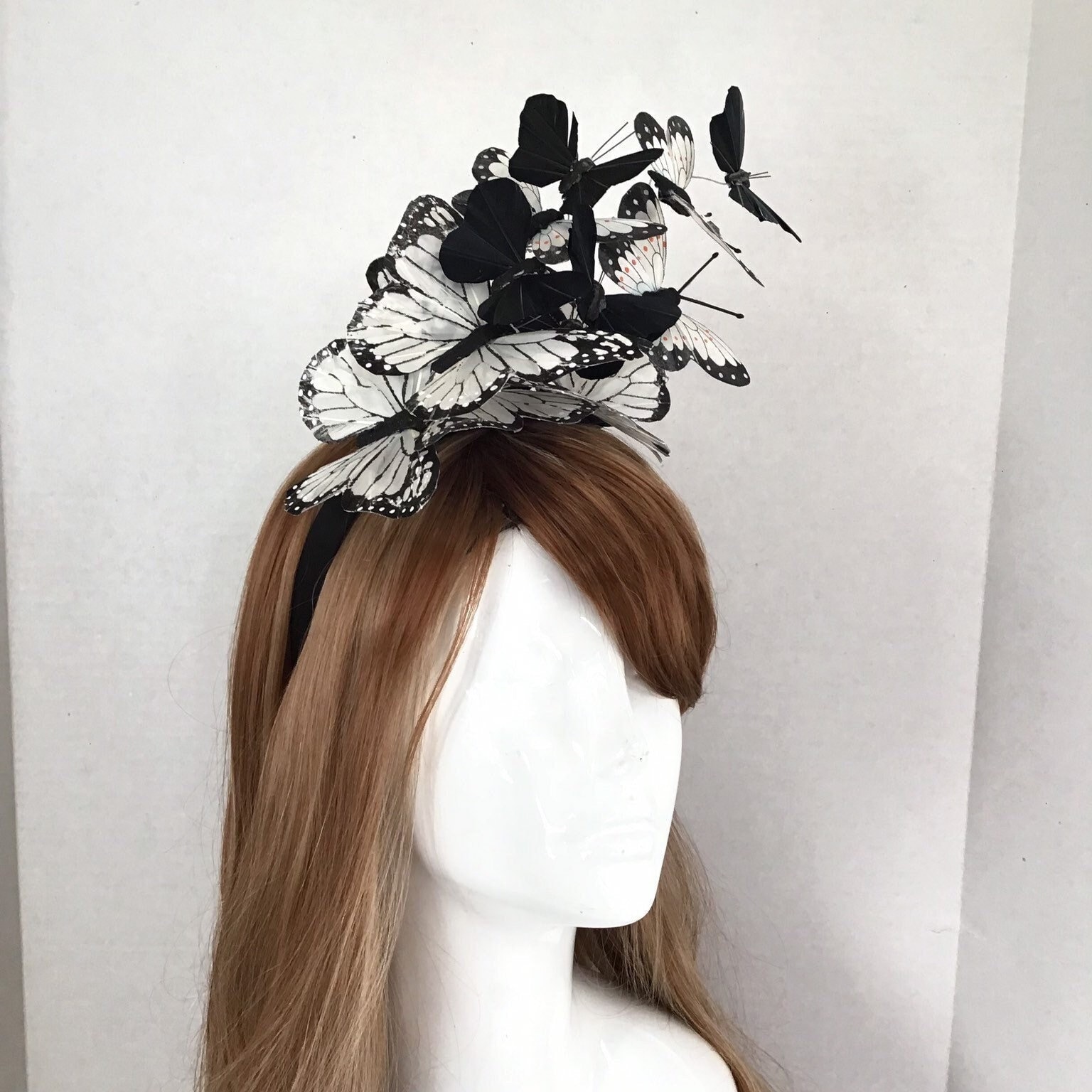 Schmetterling Krone Kopfschmuck Fascinator Derby Hut Teeparty Monarchfalter Haarband von HigginsCreek