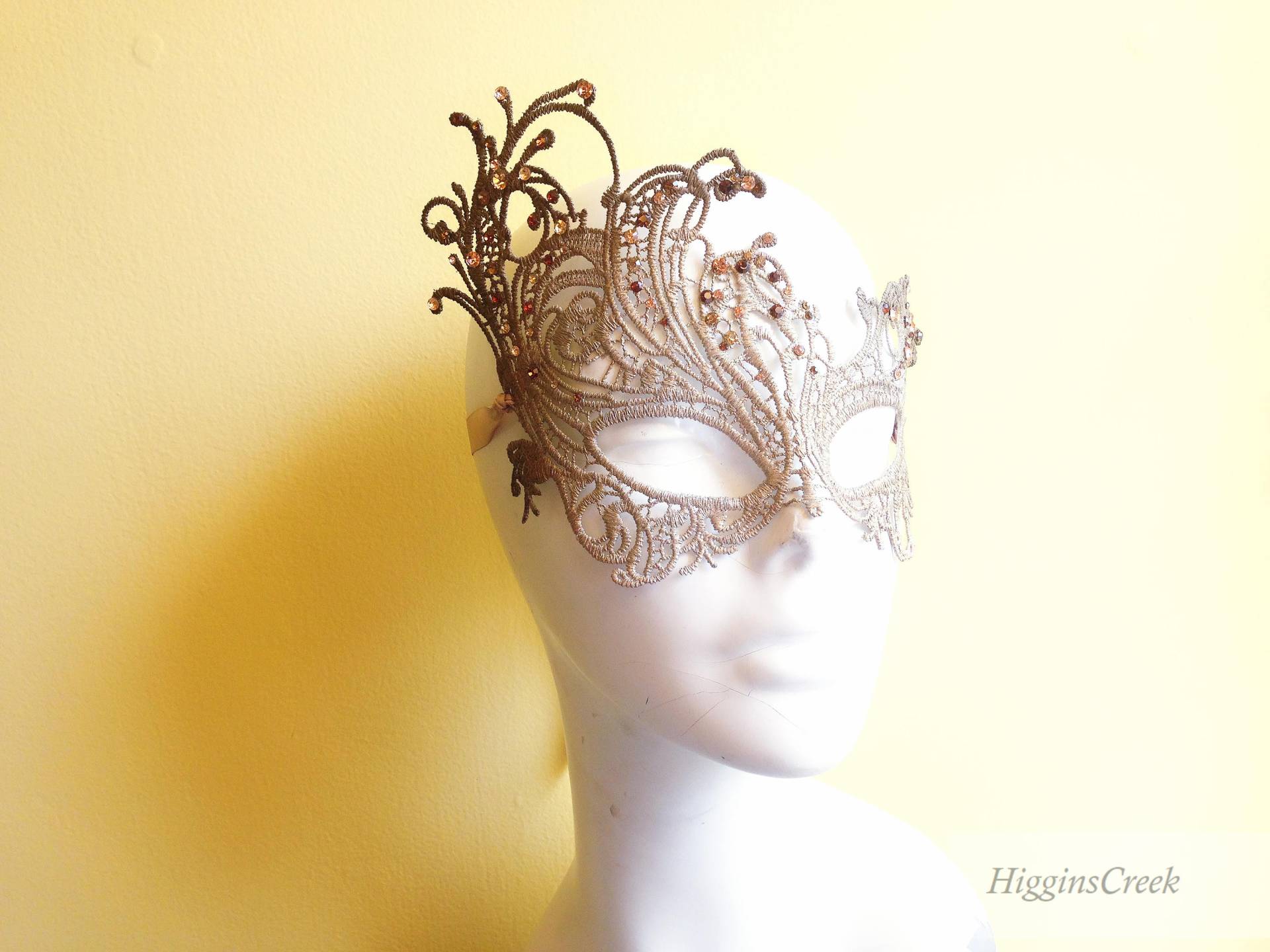 Schwanen Spitze Maske Mit Gold Topas Kristallen - Damen Maskerade Party von HigginsCreek