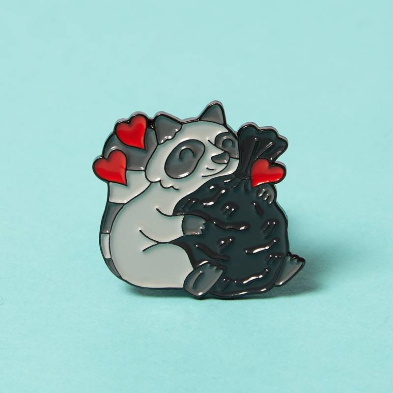 Trash Panda Emaille Pin - Niedliche Waschbär Brosche Geschenk Für Tierliebhaber Und Natur Enthusiasten von Higglebees
