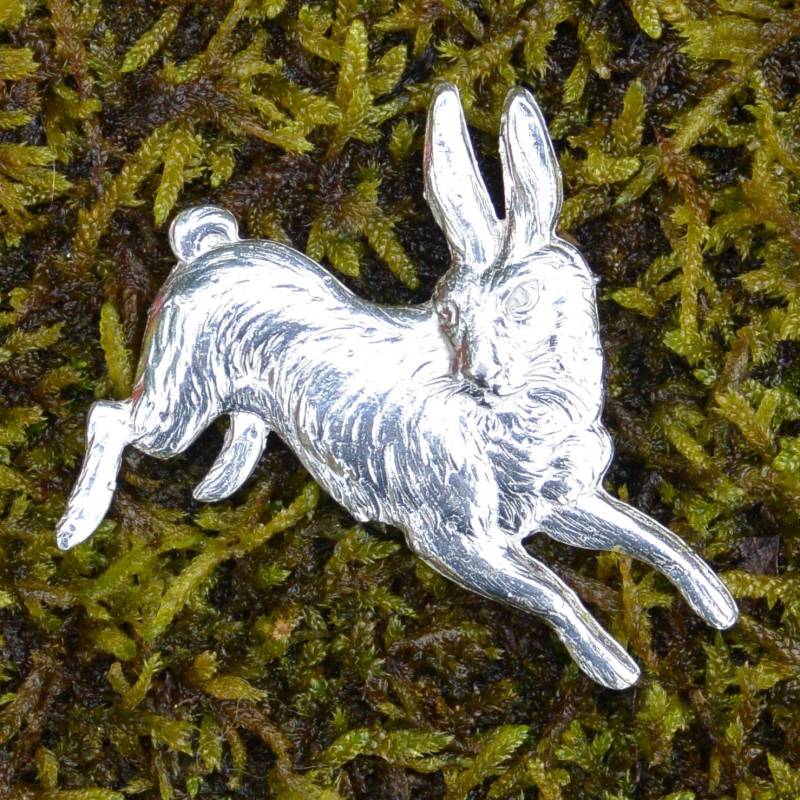 Hasen-Brosche, Handgefertigt Aus Deutschem Zinn Von William Sturt - Geschenk Zur Zinnhochzeit von HighCountryPewter