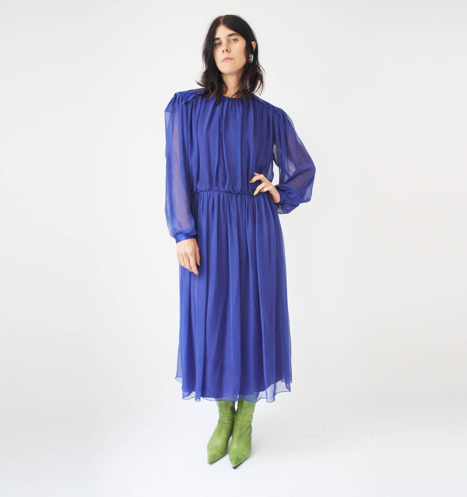 80Er Jahre Blaues Chiffon Kleid, Vintage Glam, Perlen Epauletten von HighHorseVintageShop