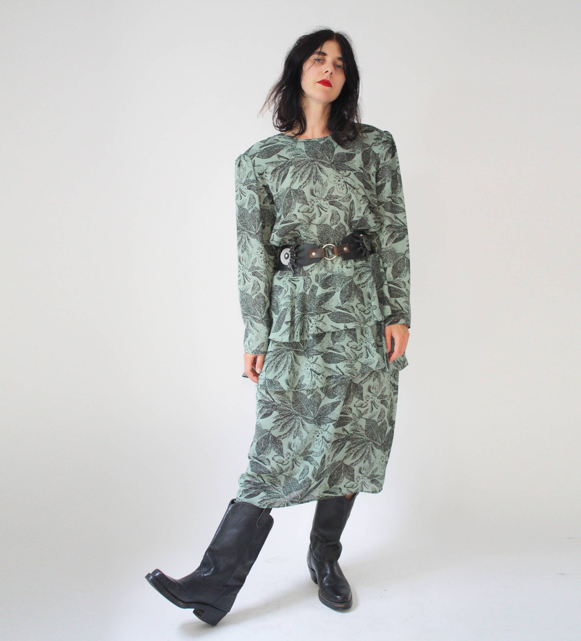 Verrücktes 80Er Jahre Schwarz Und Grünes Volant Kleid Langarm Blatt Motiv Print Boxy Vintage Vtg Chiffon Verrücktes 80Er Jahre Schwarz Und Grünes Volant Kleid Langarm Blatt Motiv Print Boxy Vintage Vtg Chiffon von HighHorseVintageShop