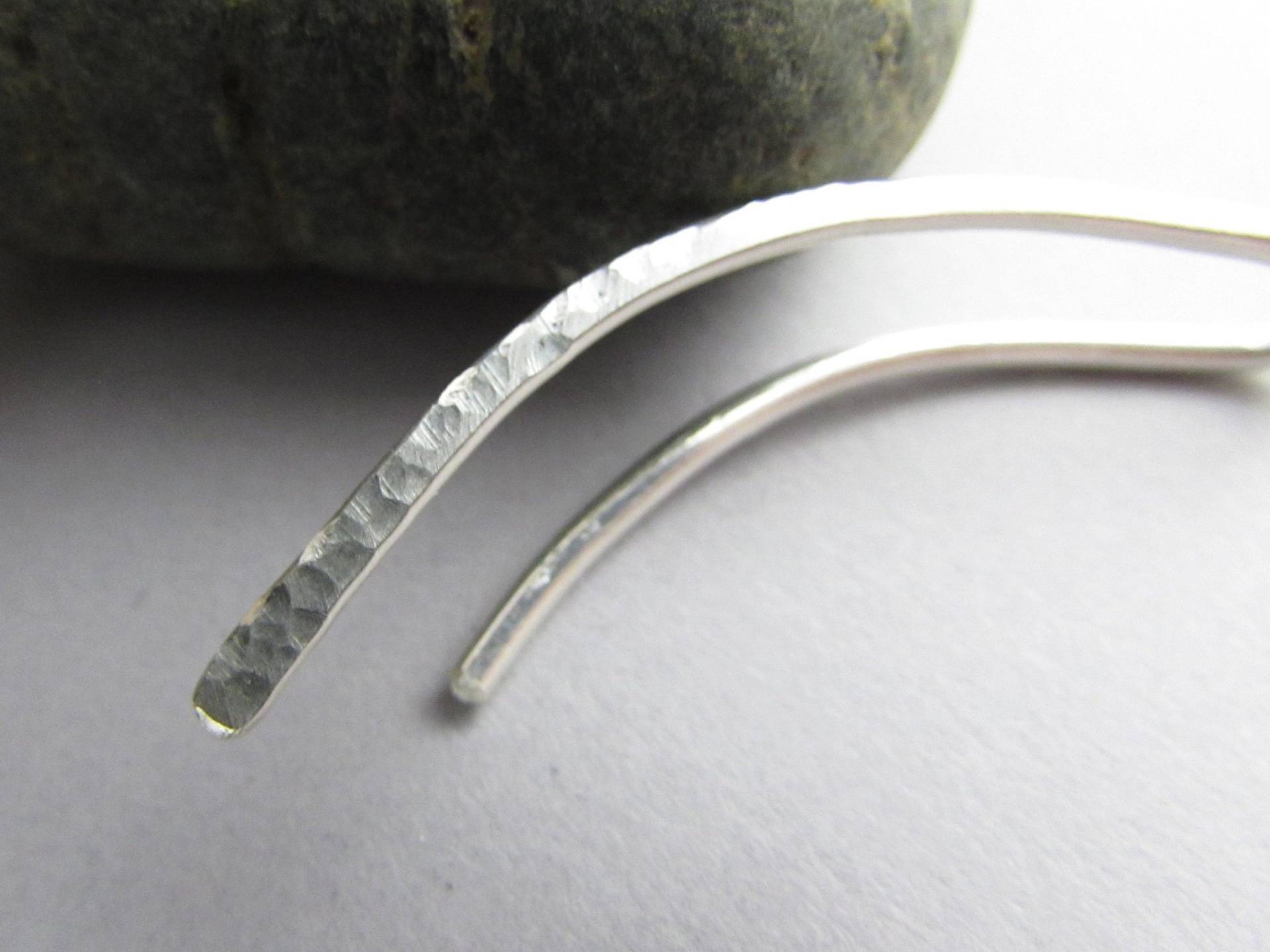 Silber Strukturierte Ohr Kletterer - Sterling Zierliche Schmuck Pin Bar Moderner Körper Silber Strukturierte Ohr Kletterer - Sterling Zierliche Schmuck Pin Bar Moderner Körper von HighPassBodyJewelry