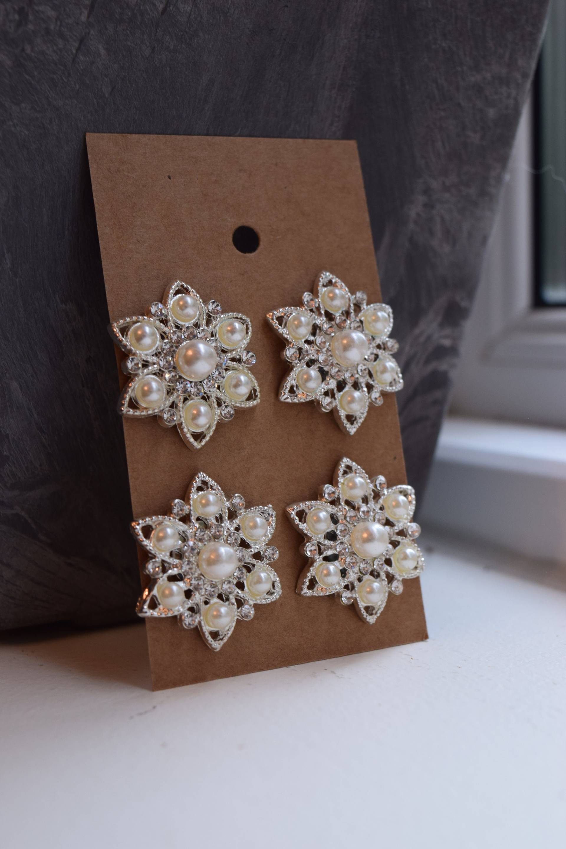 Neu 4Er Set Magnet Zahlen Pins Reitjagd English Western Sattelsitz Pferd Show Strass Kristall Stein Silber Neu 4Er Set Magnet Zahlen Pins Reitjagd English Western Sattelsitz Pferd Show Strass Kristall Stein Silber von HighparkEquestrian