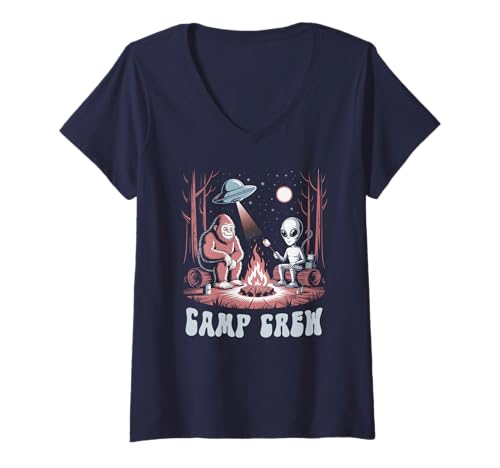 Damen Kawaii Alien Bigfoot Summer Camp Crew Campingplatz-Berater T-Shirt mit V-Ausschnitt Damen Kawaii Alien Bigfoot Summer Camp Crew Campingplatz-Berater T-Shirt mit V-Ausschnitt von Hiking Cousins UFO Enthusiast Galactic Campfire
