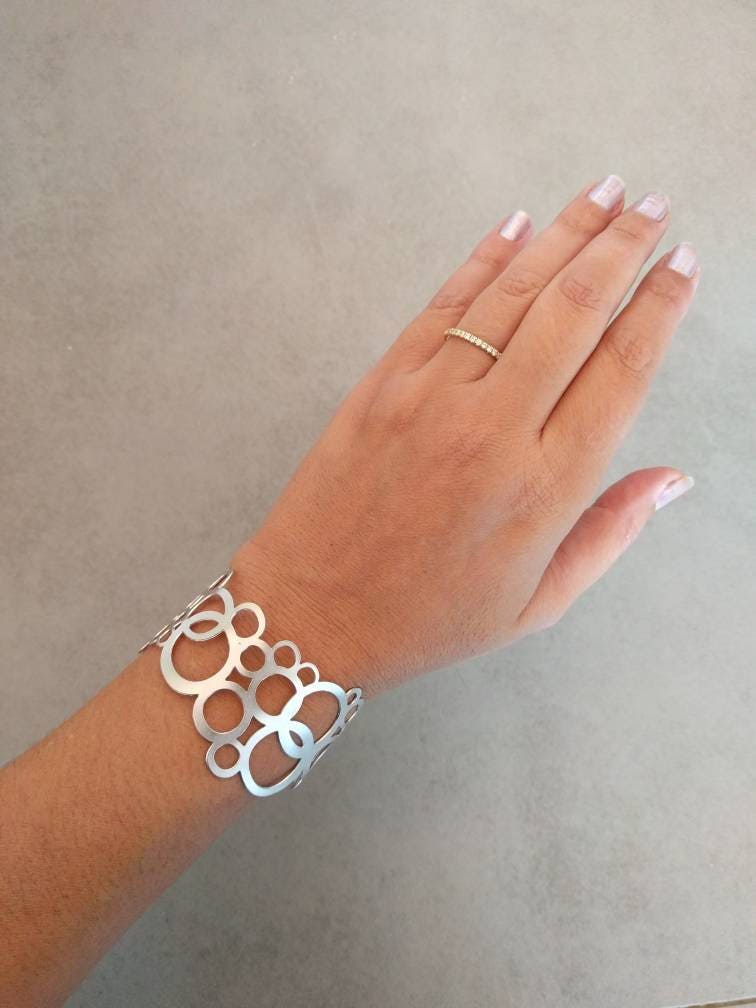 Silber Armband, Sterling Kreis Manschette, Hochzeitsschmuck, Brautschmuck, Infinity Armreif von HilaAssaJewelry