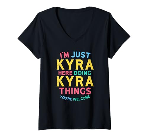 Damen Kyra Macht Hier Kyra-Dinge Lustiger Kyra-Name T-Shirt mit V-Ausschnitt Damen Kyra Macht Hier Kyra-Dinge Lustiger Kyra-Name T-Shirt mit V-Ausschnitt von Hilarious Kyra Girl Name Stuff Corner