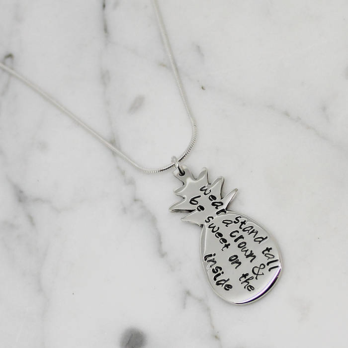 Personalisierte Ananas-sterling Silberne Halskette, Ananas, Ananas-Halskette, Personalisiert, Graviert, Handgestempelt, Grafenhaft, Geschenke Personalisierte Ananas-sterling Silberne Halskette, Ananas, Ananas-Halskette, Personalisiert, Graviert, Handgestempelt, Grafenhaft, Geschenke von HilaryandJune