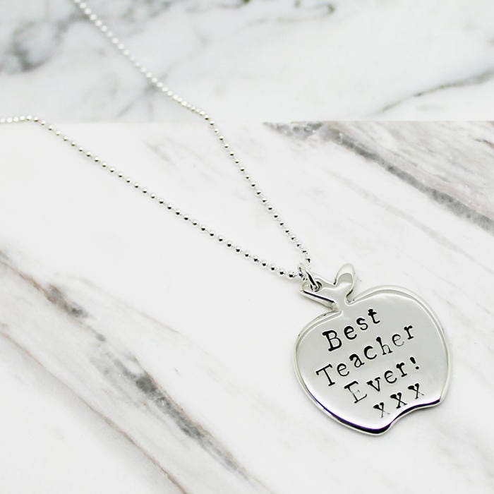 Personalisierte Apfel Sterling Silber Halskette, Handgestempelter Apfel, Anhänger, Personalisierter Apfel, Gestempelter Charm Personalisierte Apfel Sterling Silber Halskette, Handgestempelter Apfel, Anhänger, Personalisierter Apfel, Gestempelter Charm von HilaryandJune